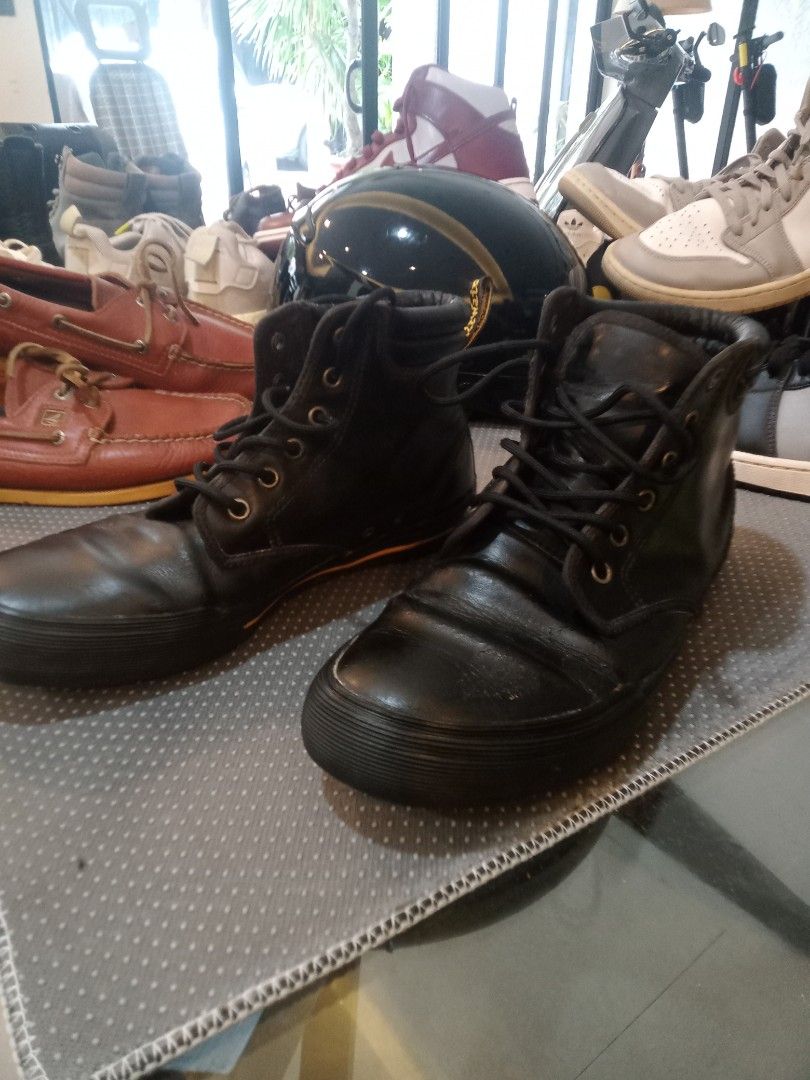 Doc Martens Eason (Category: Casual Shoes) located in Makati City. Submitted by pardsroman (Listing ID 1466580051, Image 2). Description: MOP via BPI or gcash payment first before delivery no return no exchange. shipping at buyers expense may minor flaw as seen on pics 9 and 10.
