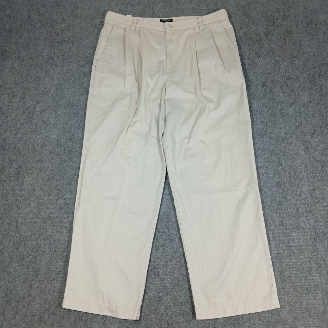Dockers Khaki Pants (Category: Chinos) located in Taguig. Submitted by sito. (Listing ID 1466617629, Image 3). Description: For sale! 📣 Dockers Khaki Pants Specs and measurements: • Size 36 • Length 40 inches • Hem 9 inches Condition Details: • Issue: None • Color rate: 10/10 • Overall Condition: 10/10 Asking Price: ~₱600 Transaction Details: Location: Upper Bicutan, Taguig City, Metro Manila, 1633 Payment: Gcash / Maya / Bank Transfer Shipping 