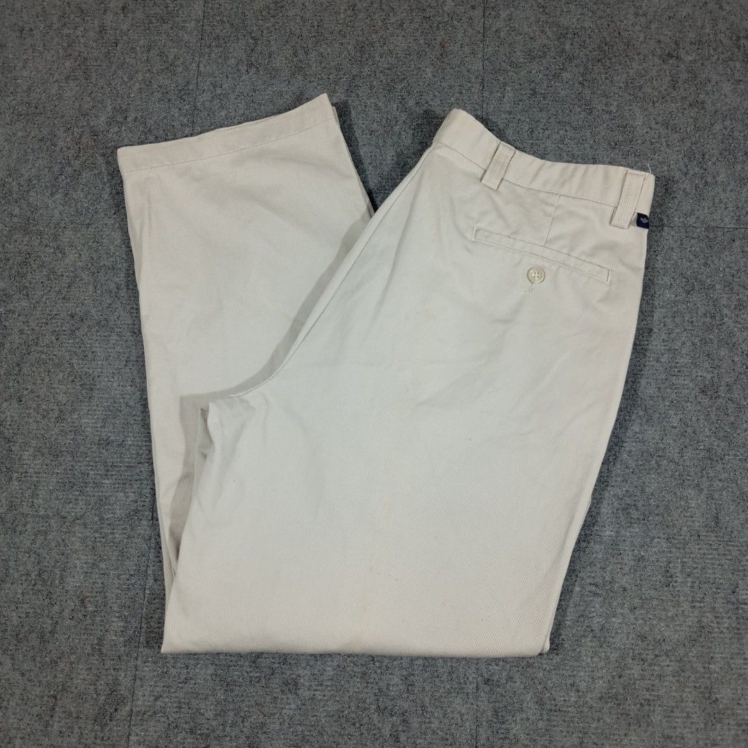 Dockers Khaki Pants (Category: Chinos) located in Taguig. Submitted by sito. (Listing ID 1466617629, Image 1). Description: For sale! 📣 Dockers Khaki Pants Specs and measurements: • Size 36 • Length 40 inches • Hem 9 inches Condition Details: • Issue: None • Color rate: 10/10 • Overall Condition: 10/10 Asking Price: ~₱600 Transaction Details: Location: Upper Bicutan, Taguig City, Metro Manila, 1633 Payment: Gcash / Maya / Bank Transfer Shipping 