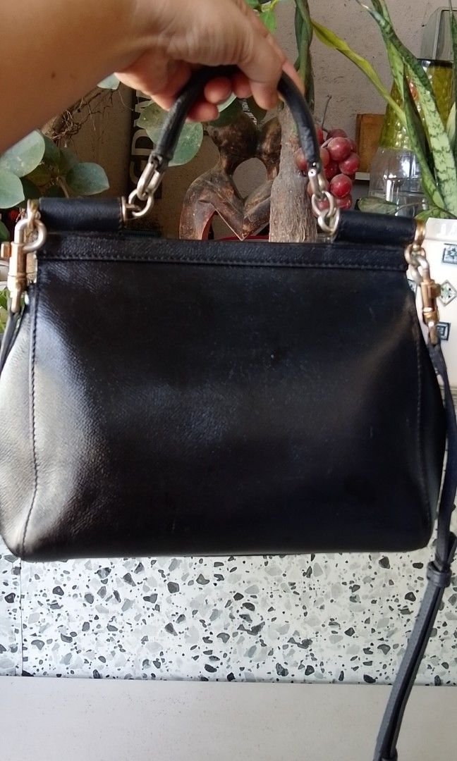 Dolce and Gabbana sicily bag (Category: Luxury Bags & Wallets) located in Davao. Submitted by find.luxe (Listing ID 1466653417, Image 2). Description: authentic sign of use medium size.