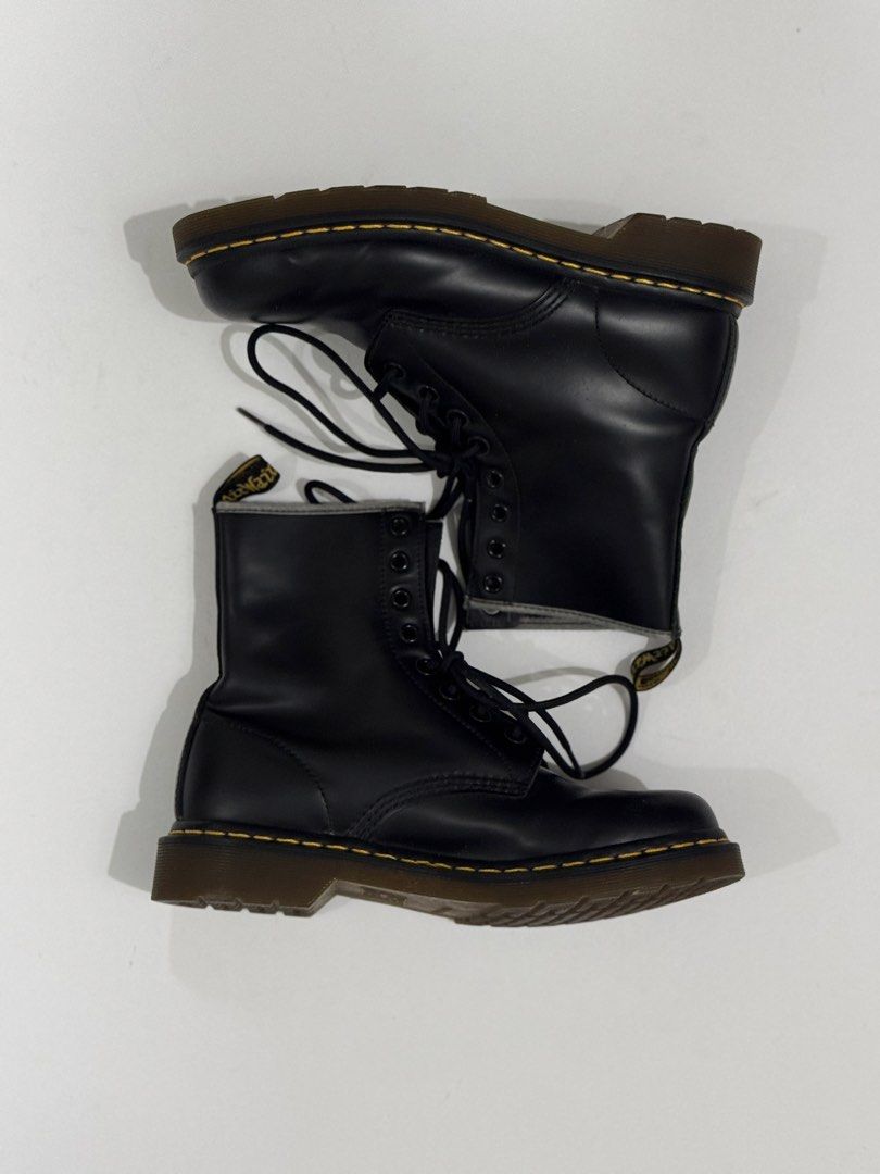 Dr. Martens 1460 W (Category: Boots) located in Binan City. Submitted by shederam (Listing ID 1466687953, Image 1). Description: Dr. Martens 1460 W | Php8500 Used few times only in USA & Canada especially during winter Bought in US Color: Black - Smooth Size: UK 6 | EU 39 | US 8 Issue ( Very Common in Dr. Marten ) Top Trim / Top Binding, Peeled off since i don’t use it anymore, and that part doesn’t have the same leather of the whole boot. Super 