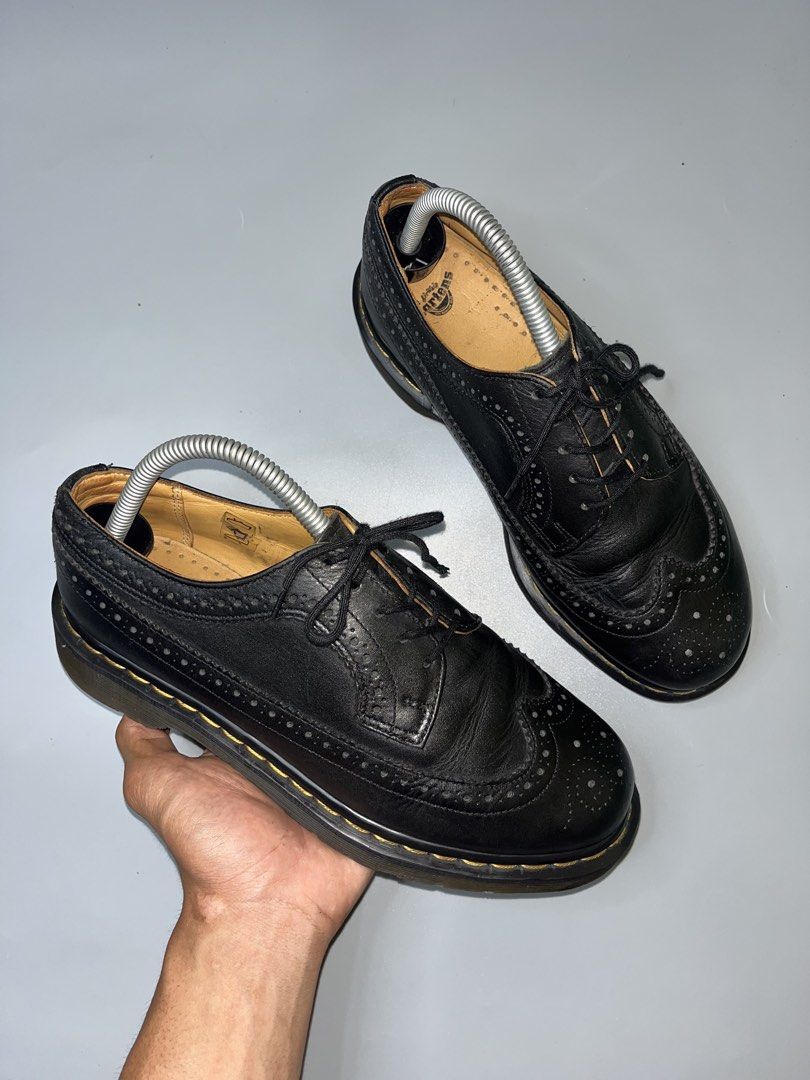 Dr. Martens 3989 Brogue (Category: Casual Shoes) located in Lala. Submitted by adrian.885 (Listing ID 1466605333, Image 1). Description: Dr. Martens 3989 Brogue Shoes, featuring distinctive wingtip perforations Fixed to 39 to 40.
