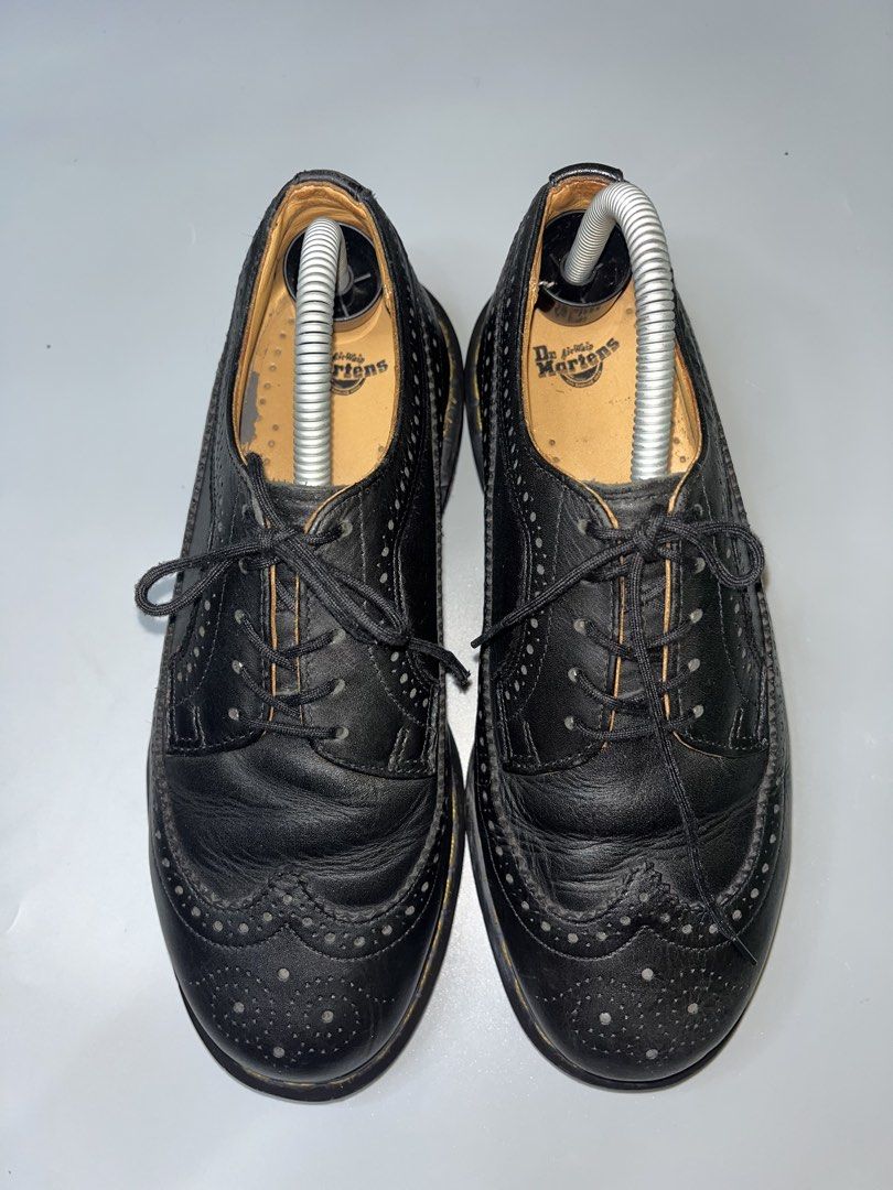 Dr. Martens 3989 Brogue (Category: Casual Shoes) located in Lala. Submitted by adrian.885 (Listing ID 1466605333, Image 2). Description: Dr. Martens 3989 Brogue Shoes, featuring distinctive wingtip perforations Fixed to 39 to 40.