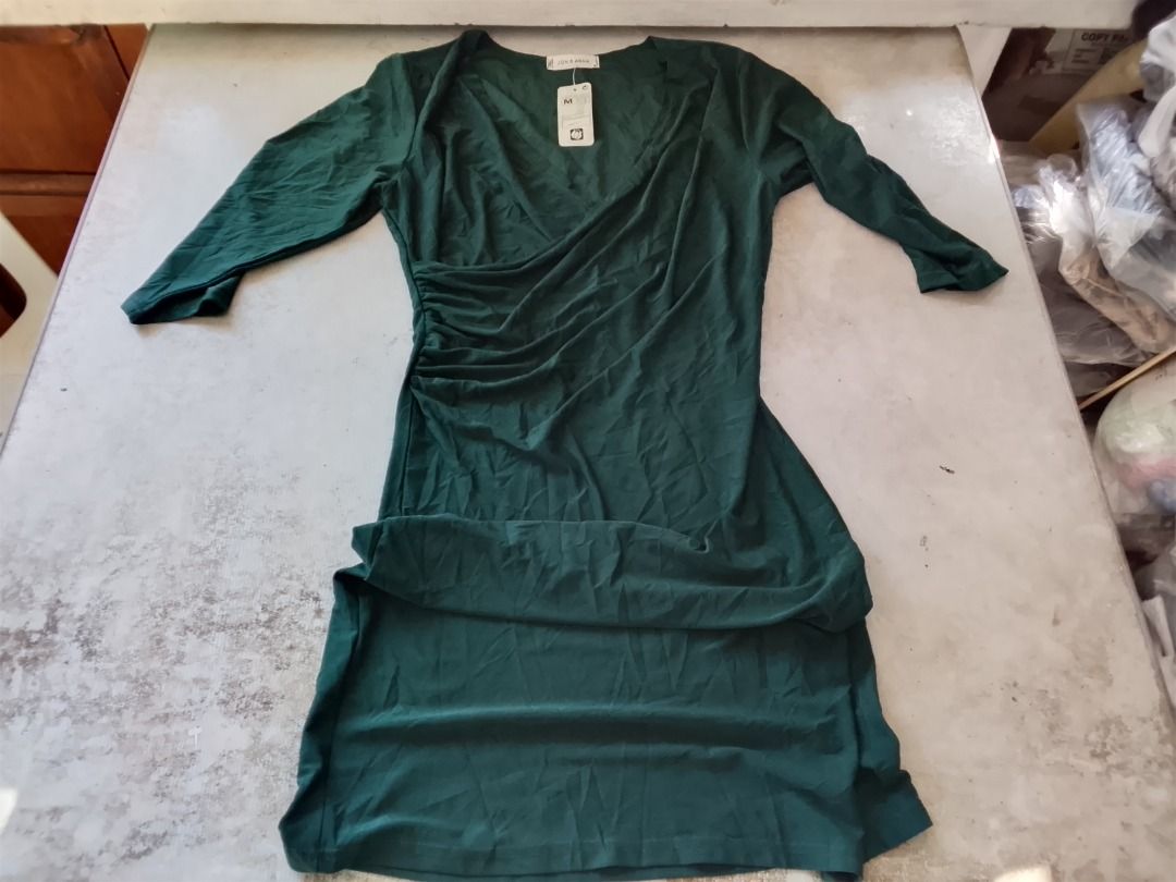 Dress US BNEWTAG (Category: Dresses) located in Los Banos. Submitted by mania-62906 (Listing ID 1466614802, Image 1). Description: BNEWTAG. US Medium. Green.