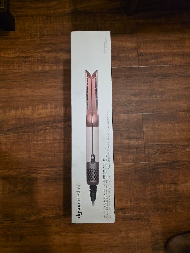 Dyson Airstrait Straightener (Category: Hair) located in Santiago. Submitted by epicstar.7cb176 (Listing ID 1466586976, Image 2). Description: - Authentic Dyson wet-to-dry air straightener - Powered by Dyson Hyperdymium motor - Uses air instead of hot plates to prevent heat damage - Specs: 120V, 60 Hz, 1600 W - Includes heat-resistant mat and boxed accessories - Comes with a 2-year warranty - Perfect for effortless, damage-free styling Brand new 