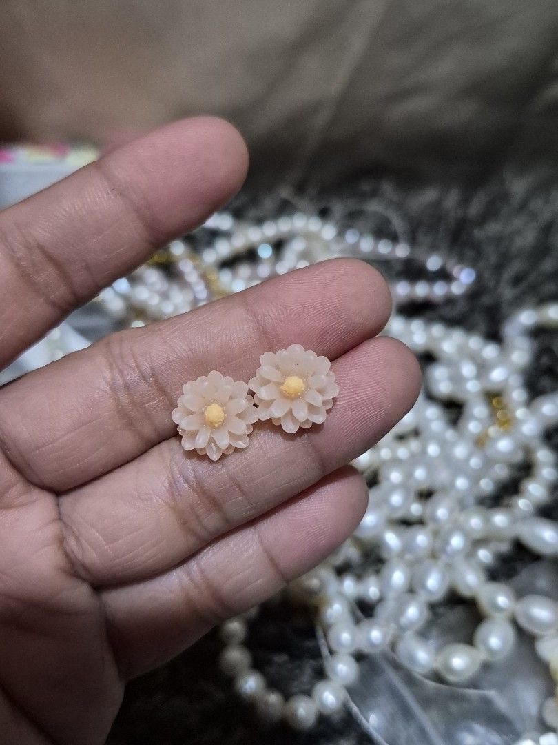 Earrings (Category: Earrings) located in Cagayan de Oro. Submitted by annacollection071993 (Listing ID 1466734748, Image 3). Description: fashion flower studs earring good quality non tarnish rubberize base..