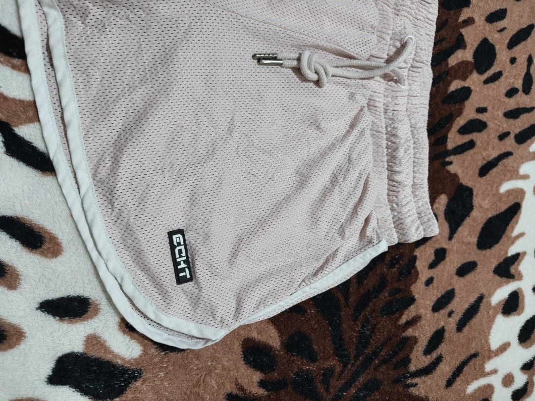 ECHT GYMSHORT SIZE MEDIUM (Category: Shorts) located in Manila. Submitted by gelove.thrift (Listing ID 1466648696, Image 2). Description: .