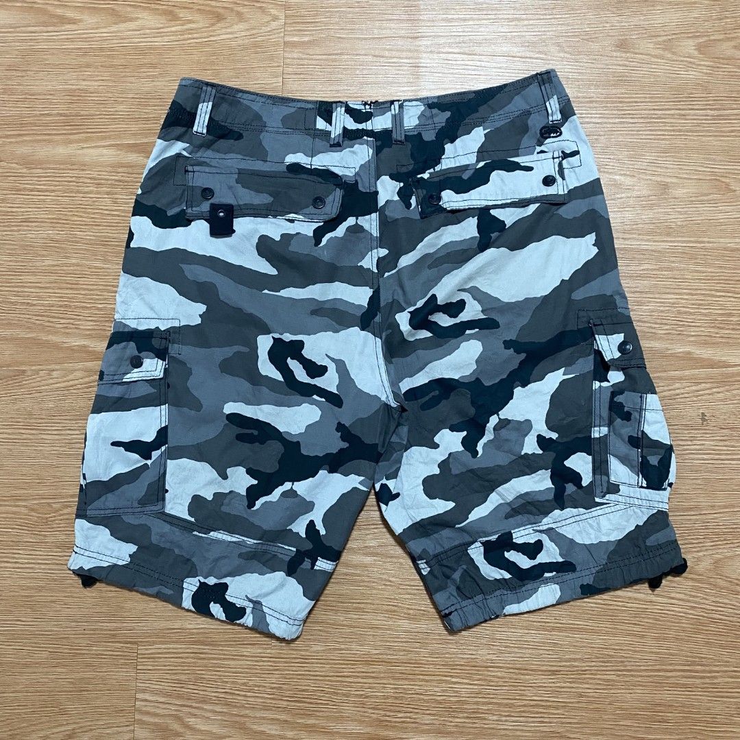 Ecko camou cargo short (Category: Shorts) located in Bislig. Submitted by jeloy_13 (Listing ID 1466580949, Image 2). Description: waistline 36 Length 23 Good as new.