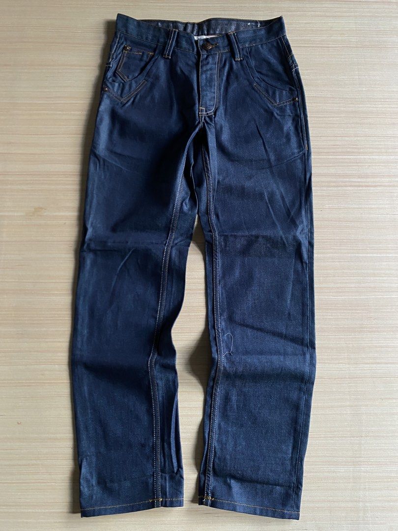 Ecko Slimfit Jeans (Category: Jeans) located in Manila. Submitted by argelsanti50438 (Listing ID 1466764314, Image 1). Description: size 32 length 42 crispy condition.