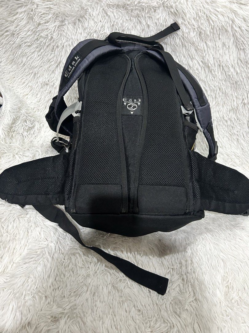 Edak Hiking Backpack (Category: Backpacks) located in Pasig City. Submitted by minminreyn (Listing ID 1466624472, Image 2). Description: Edak Outdoorbackpack W/etiketa Issue: Last pic medyo pasira na need na re stitch bago gamitin What you see is what you get Siena College Delmonte Ave Qc. Meet up or lalamove only.