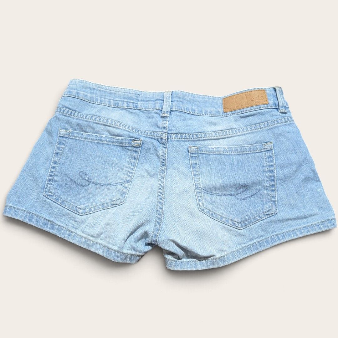 EDC Denim Low Rise Short For Womens (Category: Shorts) located in Manila. Submitted by louisethrift5950 (Listing ID 1466723352, Image 2). Description: EDC Low Rise Denim Shorts for Women Waist: 26” Location: Manila Area Delivery: Lalamove for nearby areas J&T for shipping Payment: GCash / MariBank.