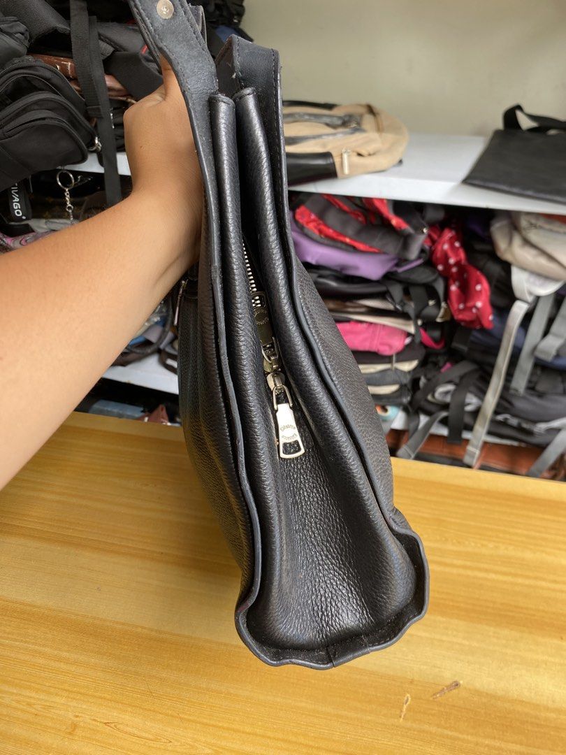 EGOIST Embossed Logo Shoulder Bag (Category: Shoulder Bags) located in Davao. Submitted by jennicaestrella_1995 (Listing ID 1466565250, Image 3). Description: .