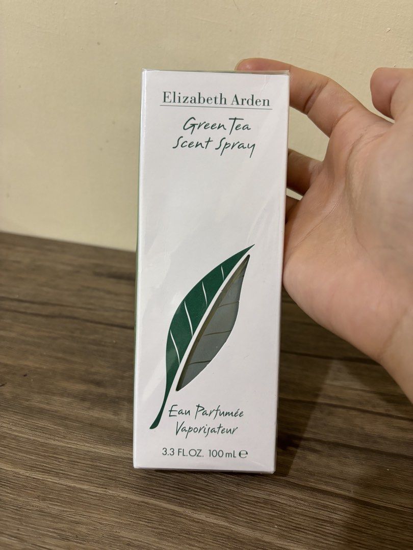 Elizabeth Arden Green Tea Scent Spray 100ml (Category: Fragrance & Deodorants) located in Balayan. Submitted by authenticfindsbymrb (Listing ID 1466712521, Image 3). Description: - Brand: Elizabeth Arden Green Tea Scent Spray - Volume: 3.3 fl oz / 100 ml (Eau Parfumée Vaporisateur) - Condition: Brand new, sealed in original packaging with plastic wrapper intact - Price Tag: Original Mustafa retail sticker showing $25.00 attached - Packaging: Stan