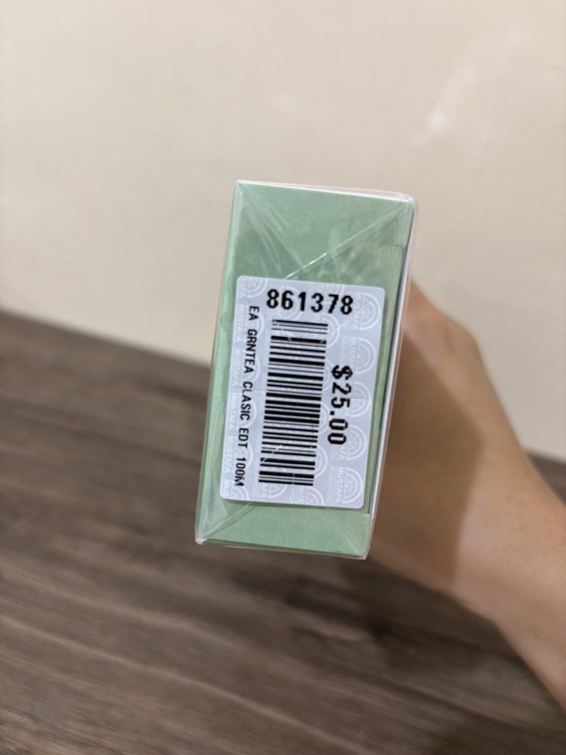 Elizabeth Arden Green Tea Scent Spray 100ml (Category: Fragrance & Deodorants) located in Balayan. Submitted by authenticfindsbymrb (Listing ID 1466712521, Image 2). Description: - Brand: Elizabeth Arden Green Tea Scent Spray - Volume: 3.3 fl oz / 100 ml (Eau Parfumée Vaporisateur) - Condition: Brand new, sealed in original packaging with plastic wrapper intact - Price Tag: Original Mustafa retail sticker showing $25.00 attached - Packaging: Stan