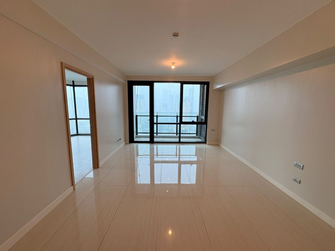 Empress @ Capitol Commons - Ortigas Development (Category: Apartments & Condos) located in Quezon City. Submitted by mc305 (Listing ID 1466650592, Image 2). Description: 25th floor, 104 sqm., Corner Unit 2 bedrooms, maid's quarters, living, dining, and kitchen area 3 Toilet and Bathrooms (Including Maids quarters) Unfurnished with blinds, brand new range hood and water heater. Bathroom mirrors and Pendant lights installed at Living Room & Bedroom