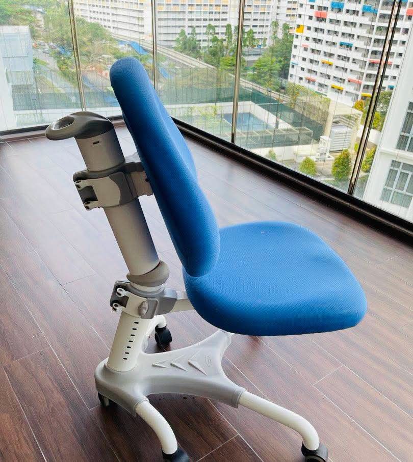 Ergonomic Chair (Category: Chairs) located in Meycauayan. Submitted by marygracecasimiro (Listing ID 1466638590, Image 1). Description: Ergoworks IMPACT Kids to Adult Ergonomic Chair, featuring vibrant blue upholstered seating and an adjustable grey spine structure with a built-in handle at the top Get this for only 4.5k🩷.