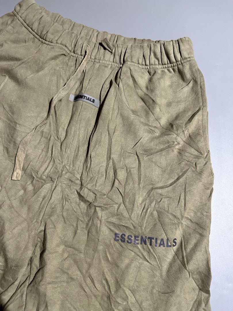 ESSENTIAL SHORT (Category: Joggers) located in Makati City. Submitted by js.street.finds (Listing ID 1466721865, Image 2). Description: W32-38 L19.5 H13.