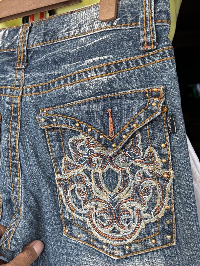 Estanza y2k Embroidery Pants (Category: Jeans) located in Manila. Submitted by luxstreetwearzcasual (Listing ID 1466707087, Image 3). Description: Excellent condition 32” waist 35” length 8” hem.