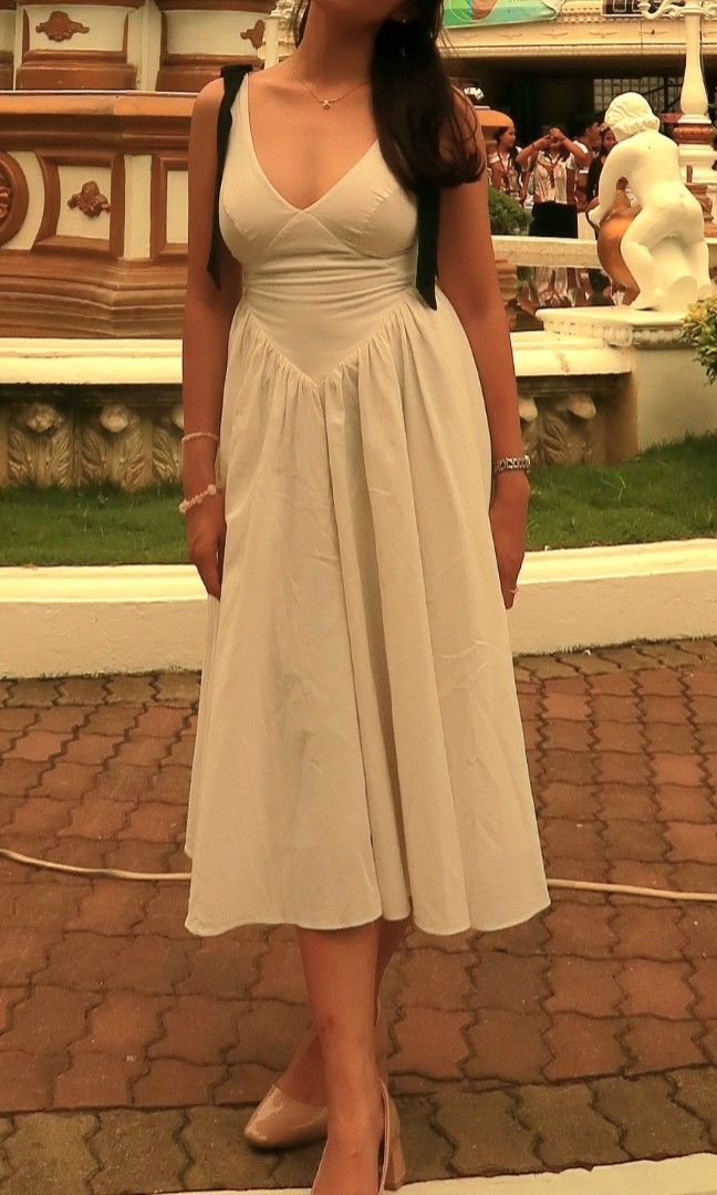 Event Dress (Category: Dresses) located in Quezon City. Submitted by c4tluv7 (Listing ID 1466628385, Image 1). Description: BSCO DRESS event/graduation/party dress BOUGHT FOR: ₱1200.00 ONLY USED ONCE.
