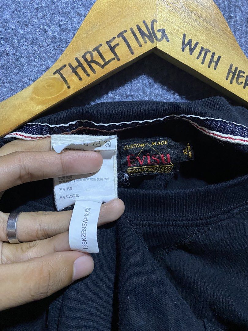 EVISU (Category: Tshirts & Polo Shirts ) located in Banga. Submitted by thriftingwithher (Listing ID 1466573047, Image 3). Description: 📌 EVISU💎 (SOBRANG GANDA NETO SA PERSONAL❤️‍🔥) ◾DIMES: WIDTH 20.5 X LENGTH 27.5✨ ◾MISSING NECKTAG✨ ◾ISSUE: NONE✨ ◾COLOR RATE: 10/10✨ ◾EXCELLENT TO NEW CONDITION✅.