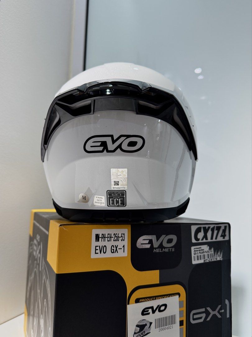 EVO GX-1 (Category: Helmets and other Riding Gears) located in Paranaque City. Submitted by xyrarabos (Listing ID 1466760701, Image 2). Description: Size: M Color: P. White Bought it in December 2025 for PHP 4,800, used it only twice. No dents, scratches, or smell..