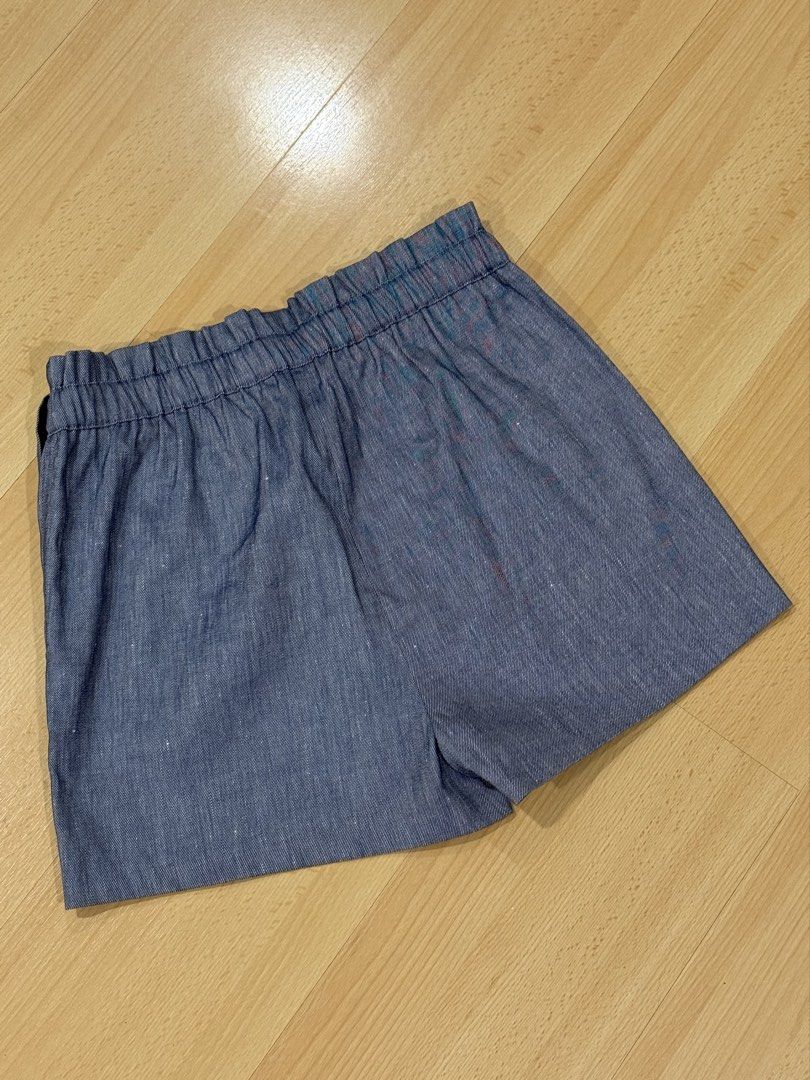 Express High-Waisted Shorts (Category: Shorts) located in Muntinlupa City. Submitted by alexisofia (Listing ID 1466726091, Image 2). Description: Stylish blue chambray shorts featuring a comfortable elastic paperbag waistband and a chic front tie-belt. Lightweight, breathable, and super easy to pair with tanks, tees, or blouses for a casual summer look! like new, worn few times / excellent condition size: Medium (M) Brand: Express.