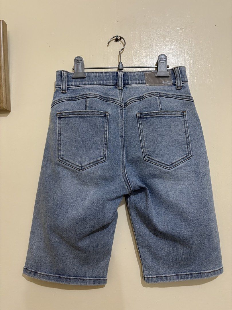 F2F Ice Denim Light Wash Shorts (Category: Shorts) located in Balayan. Submitted by authenticfindsbymrb (Listing ID 1466708690, Image 3). Description: F2F Ice Denim light wash denim shorts. Classic five-pocket style with belt loops and button fly. F2F logo patch on the back waistband and small logo tag on the front pocket. Hits right above the knee. Mid-rise fit. Casual everyday staple, easy to style with tees or crop tops. Up to 31 inch waist .