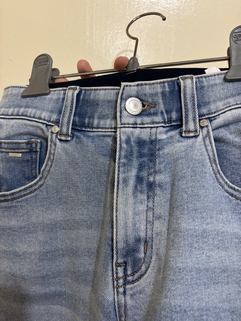 F2F Ice Denim Light Wash Shorts (Category: Shorts) located in Balayan. Submitted by authenticfindsbymrb (Listing ID 1466708690, Image 2). Description: F2F Ice Denim light wash denim shorts. Classic five-pocket style with belt loops and button fly. F2F logo patch on the back waistband and small logo tag on the front pocket. Hits right above the knee. Mid-rise fit. Casual everyday staple, easy to style with tees or crop tops. Up to 31 inch waist .