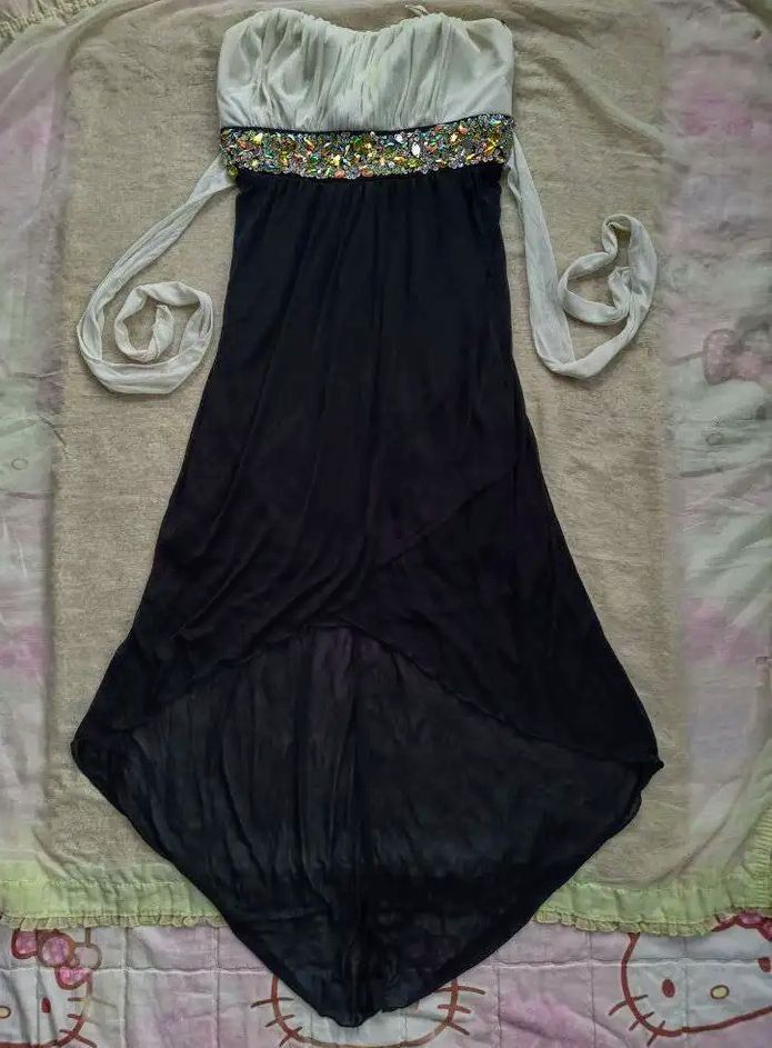 Fairy white beaded dress (Category: Evening dresses & gowns) located in Binan City. Submitted by retrordinary (Listing ID 1466659043, Image 1). Description: .