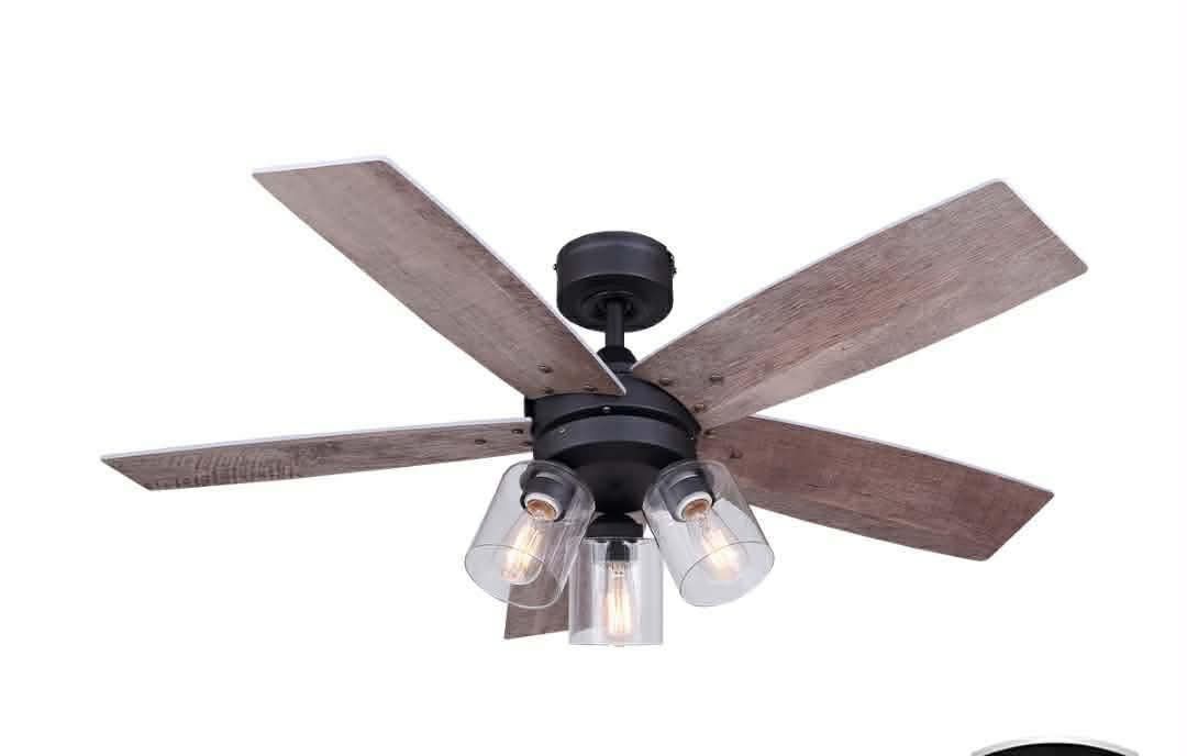 Fan plus Light Ceiling Fan and Light (Category: Lighting) located in Quezon City. Submitted by vamosycompra (Listing ID 1466607254, Image 1). Description: .