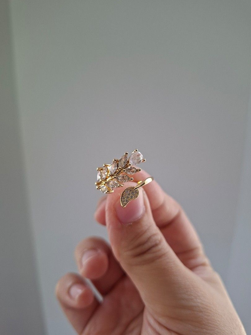 Feather Adjustable Ring with White Crystals Gold Ring (Category: Rings) located in Dasmarinas. Submitted by danabrie22 (Listing ID 1466619994, Image 2). Description: adjustable size 5 - 9 very well-made, excellent crafstmanship 10/10 condition brand new stainless steel & white cubic zirconia stones made in Hongkong.
