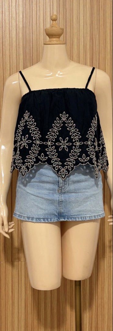 F&F embroidery top (Category: Others Tops) located in Davao. Submitted by theresetshelf (Listing ID 1462415213, Image 2). Description: 🌸floral embroid 🌸scalloped hems 🌸 with tube lining inside for safeyt 🌸cotton 🌸xs on tag but still can fit to small.