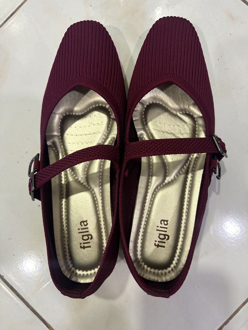 Figlia Maroon Kade Knit Flats (Category: Flats & Sandals) located in Manila. Submitted by summercookie (Listing ID 1466686890, Image 1). Description: Used Size 38.