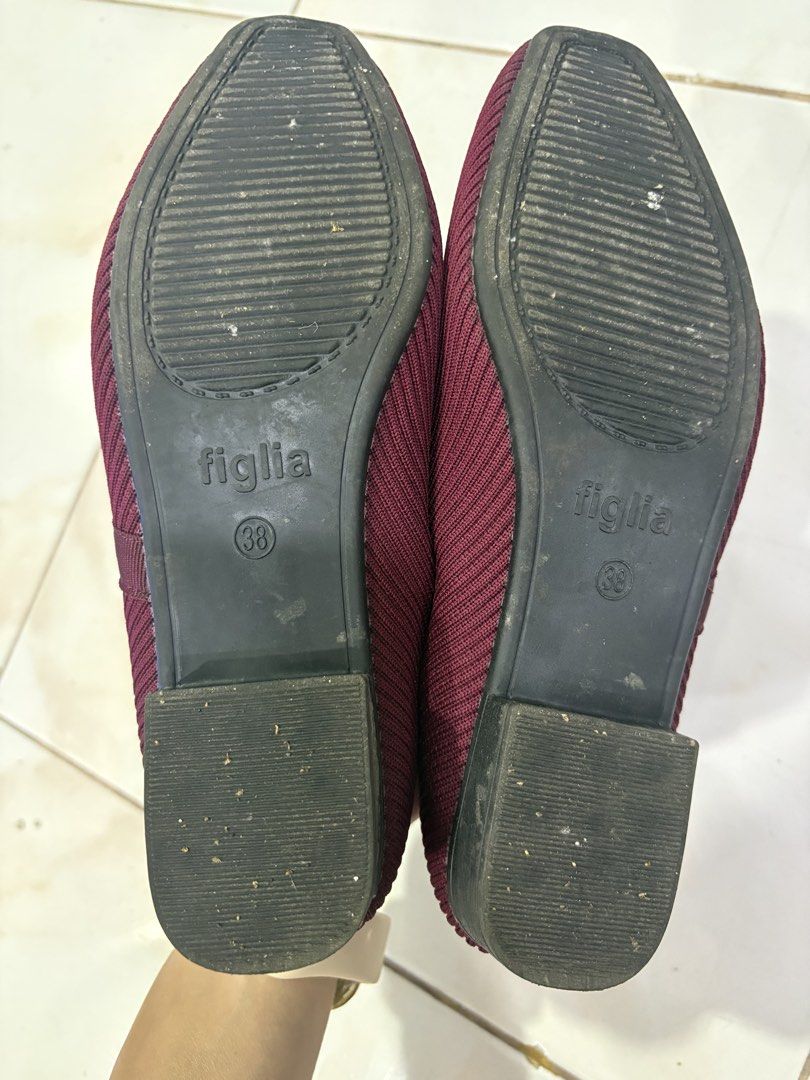 Figlia Maroon Kade Knit Flats (Category: Flats & Sandals) located in Manila. Submitted by summercookie (Listing ID 1466686890, Image 2). Description: Used Size 38.