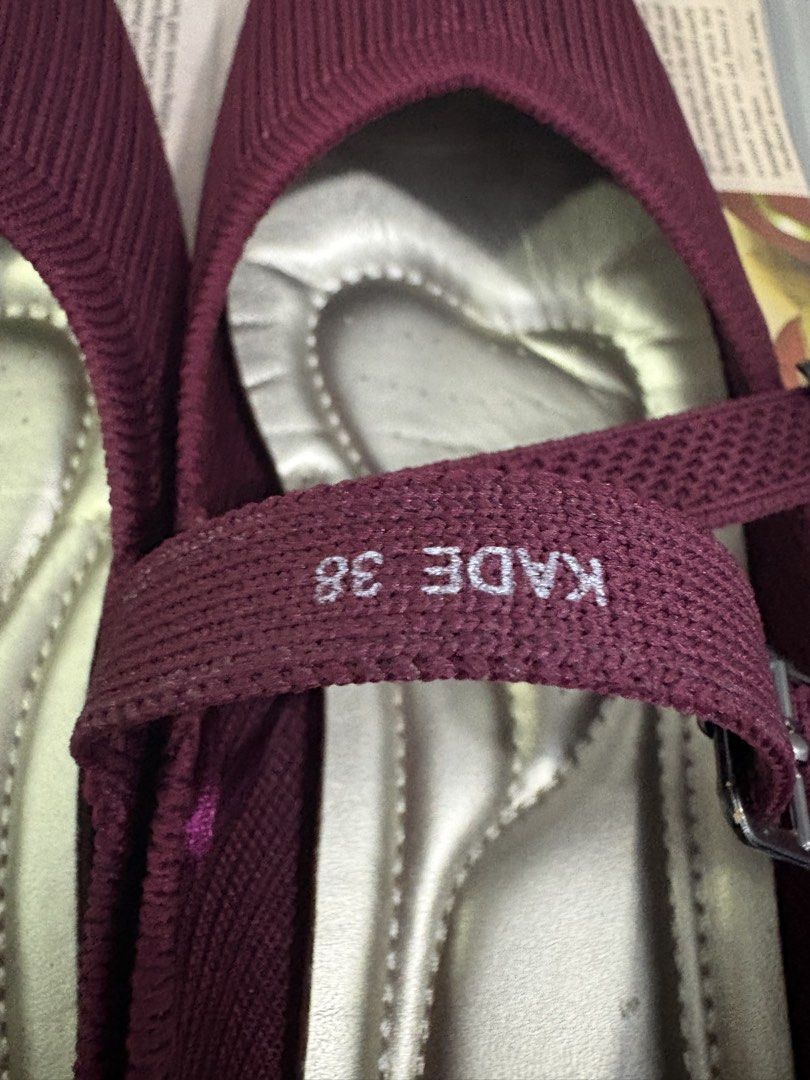 Figlia Maroon Kade Knit Flats (Category: Flats & Sandals) located in Manila. Submitted by summercookie (Listing ID 1466686890, Image 3). Description: Used Size 38.