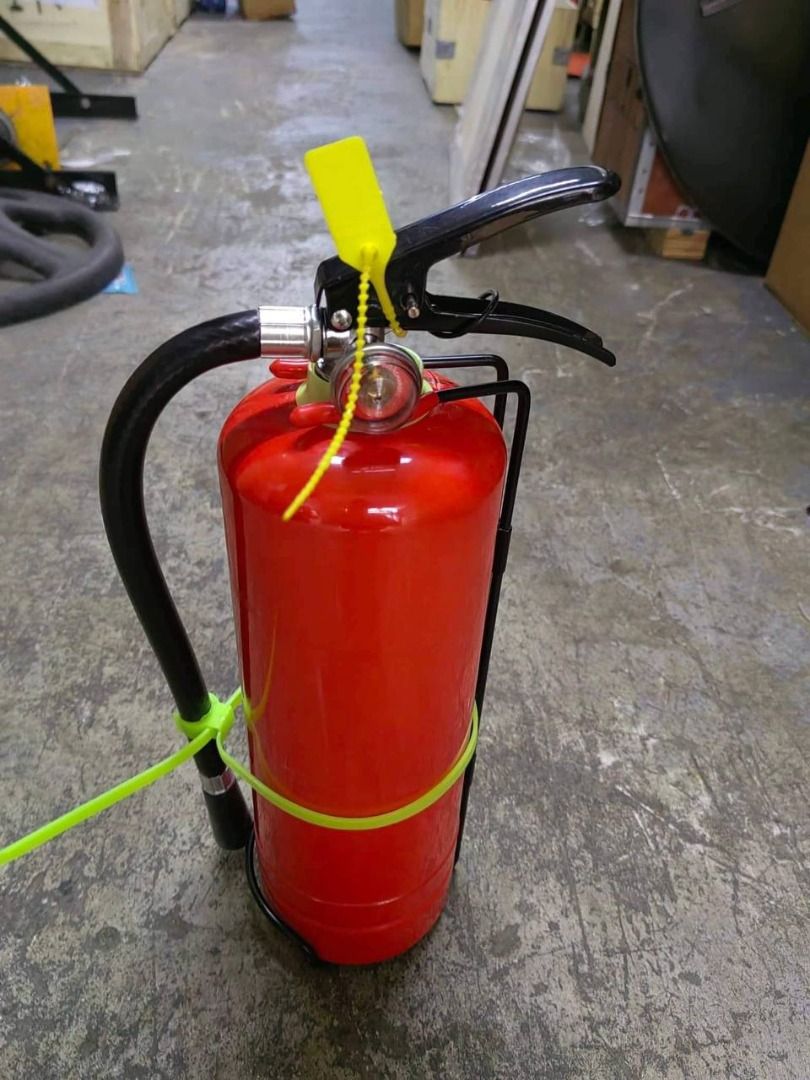 fire extinguisher for vehicle specs: 5lbs (Category: Everything Else Others) located in Manila. Submitted by 09171479278_elsie. (Listing ID 1466652735, Image 2). Description: fire extinguisher for vehicle specs: 5lbs.