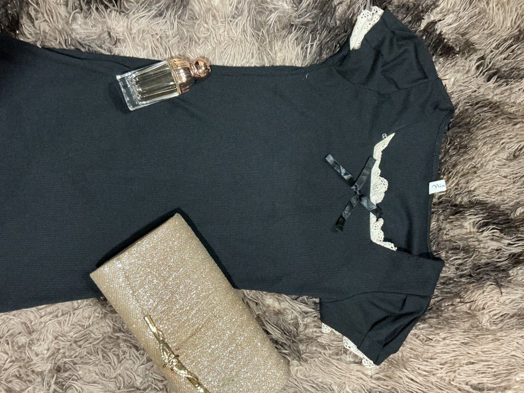 Fitted for size xs (Category: Dresses) located in Manila. Submitted by de_annecloset (Listing ID 1466676128, Image 1). Description: Size xxs, message me to negotiate the price.