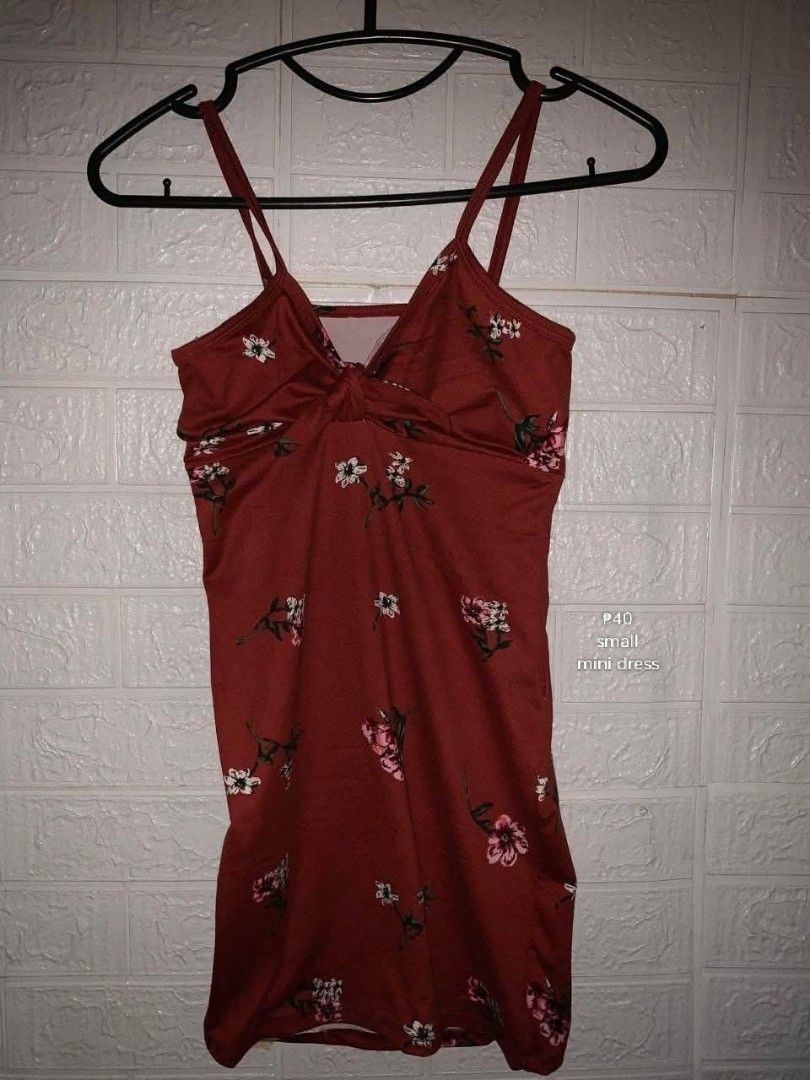 Floral Mini Dress (Category: Dresses) located in Caloocan City. Submitted by thriftjz (Listing ID 1466682373, Image 2). Description: -small -color: rust red loc: South Caloocan.