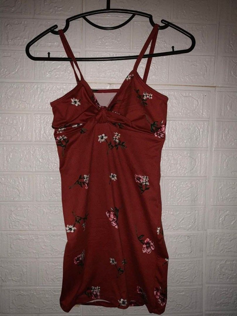 Floral Mini Dress (Category: Dresses) located in Caloocan City. Submitted by thriftjz (Listing ID 1466682373, Image 1). Description: -small -color: rust red loc: South Caloocan.