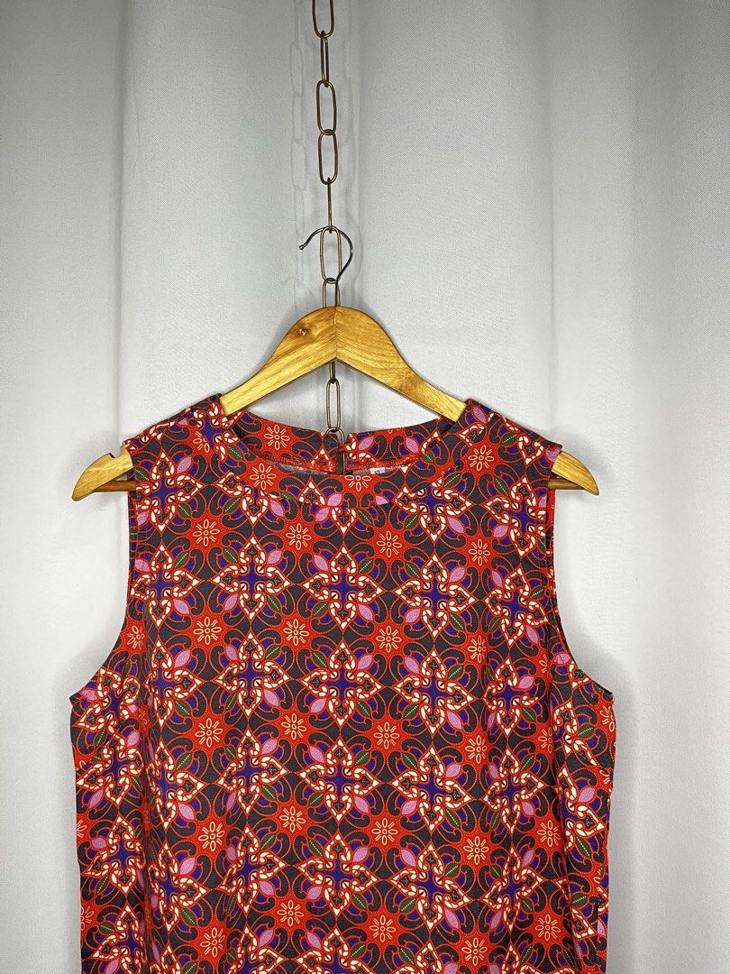 Floral Pattern Sleeveless Blouse for Women (Category: Sleeveless) located in Manila. Submitted by colored_smiliingph (Listing ID 1466741249, Image 3). Description: Width Chest: 21 inches Length: 22 inches XL ON TAG. Branded from Australia, See photo para sa brand. PM for more details. Color may vary due to photographic lightning Mannequin Body Frame: SMALL .