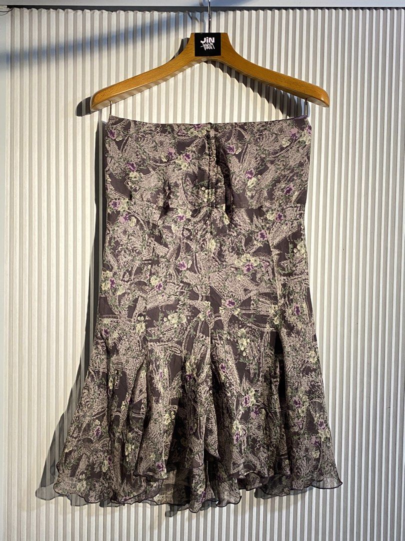 Floral Self-tie Halter Mini Dress (Category: Dresses) located in Bocaue. Submitted by jintanthrift (Listing ID 1466768978, Image 2). Description: Can also be worn as a skirt i think (see second pic) XS-S Lined Brand: Reformation Flaw: runs, but barely noticeable First to pay . . . y2k, fairycore .