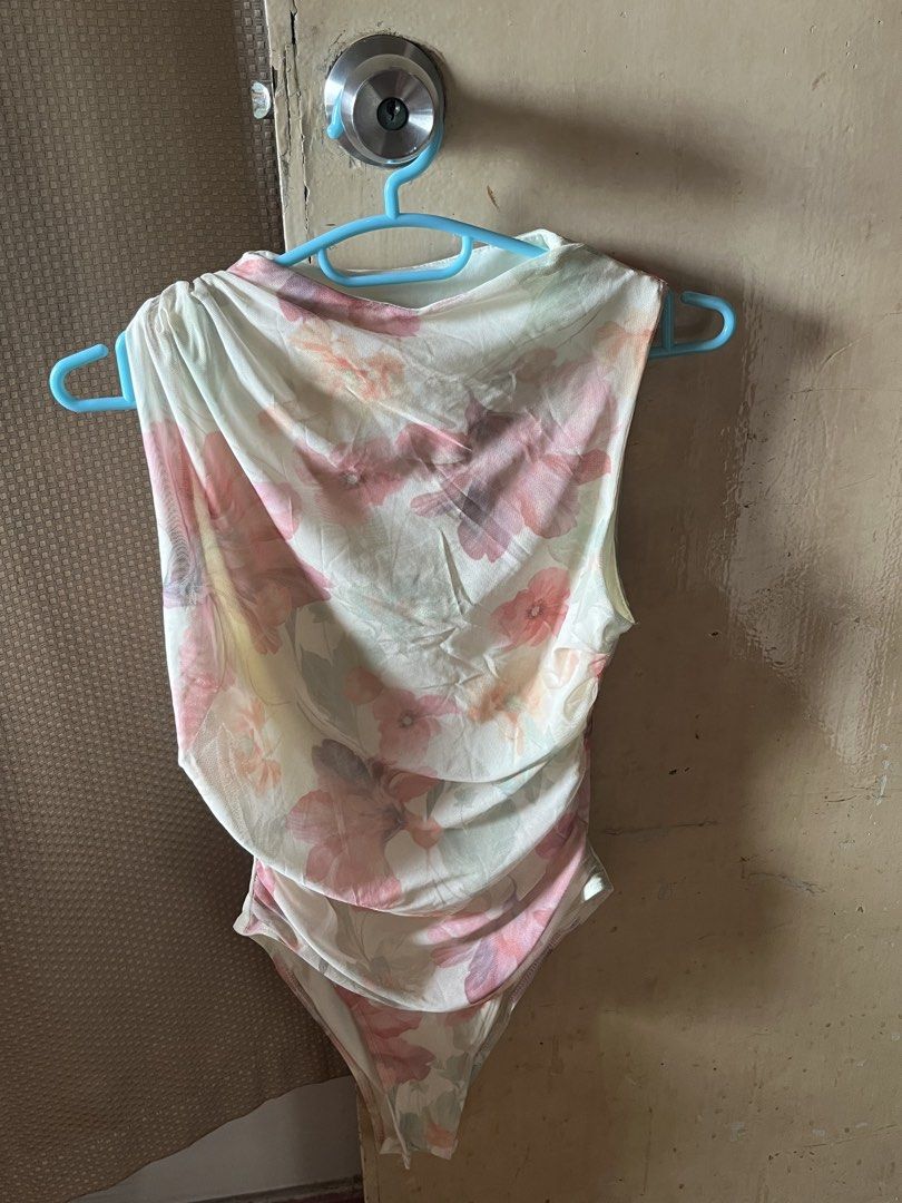 Floral Sleeveless top (Category: Sleeveless) located in Pasig City. Submitted by baekonnn (Listing ID 1466707861, Image 1). Description: • brand new.