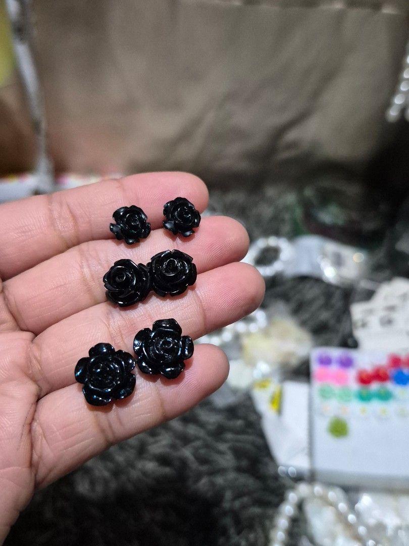 Flower stud earrings rubberize na ung likog (Category: Earrings) located in Cagayan de Oro. Submitted by annacollection071993 (Listing ID 1466734046, Image 2). Description: fashion flower studs earring good quality non tarnish rubberize base..