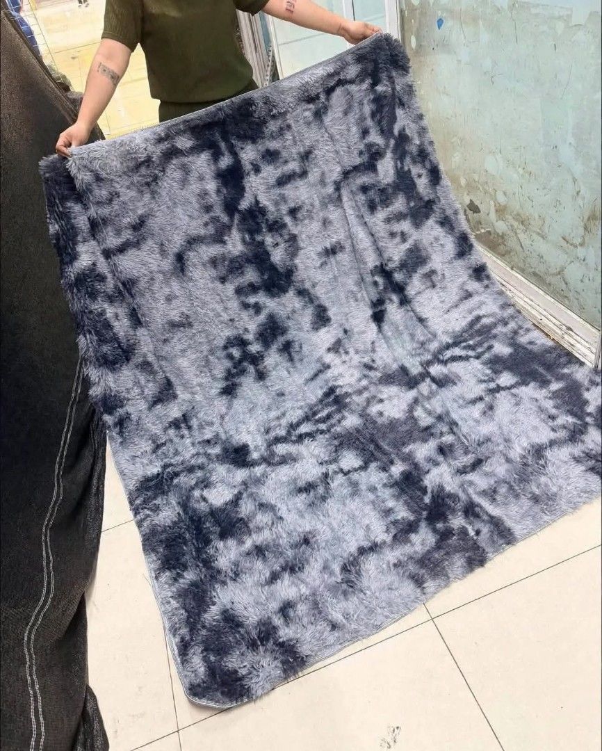 Fluffy carpet 5x6ft (Category: Carpets, Mats & Flooring) located in Manila. Submitted by lyfrancois14 (Listing ID 1466696446, Image 1). Description: .