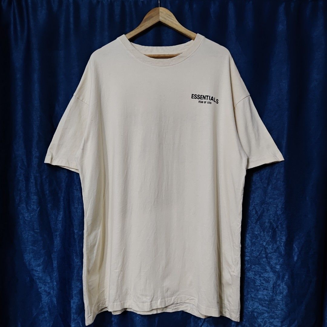 FOG ESSENTIAL COMPLEX CON STAR TEE (Category: Tshirts & Polo Shirts ) located in Makati City. Submitted by upcycled.closeth (Listing ID 1466585232, Image 1). Description: - Authentic Fog essential product - Cream or beige, short-sleeved - Size: X-large to 2xlarge (men's) - Like new - Authentic - flaws: no flaws - Excellent condition - Need wash, fresh from bale - Features design of Fog essentials con star tee - Material: 100% cotton !!STILL NEGOT