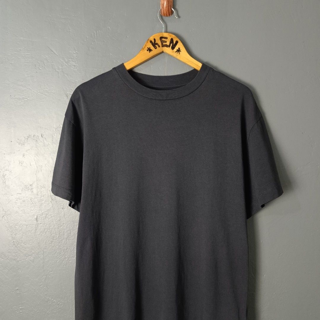 For Men - Jil Sander - Logo Patch (Category: Tshirts & Polo Shirts ) located in Bacolod City. Submitted by drop.ph (Listing ID 1466685612, Image 2). Description: Jil Sander - Logo Patch Tee Authentic *Size L - 21x28.5 *Excellent *No Flaws *Price: 1,000php *Add SF if outside Bacolod City.