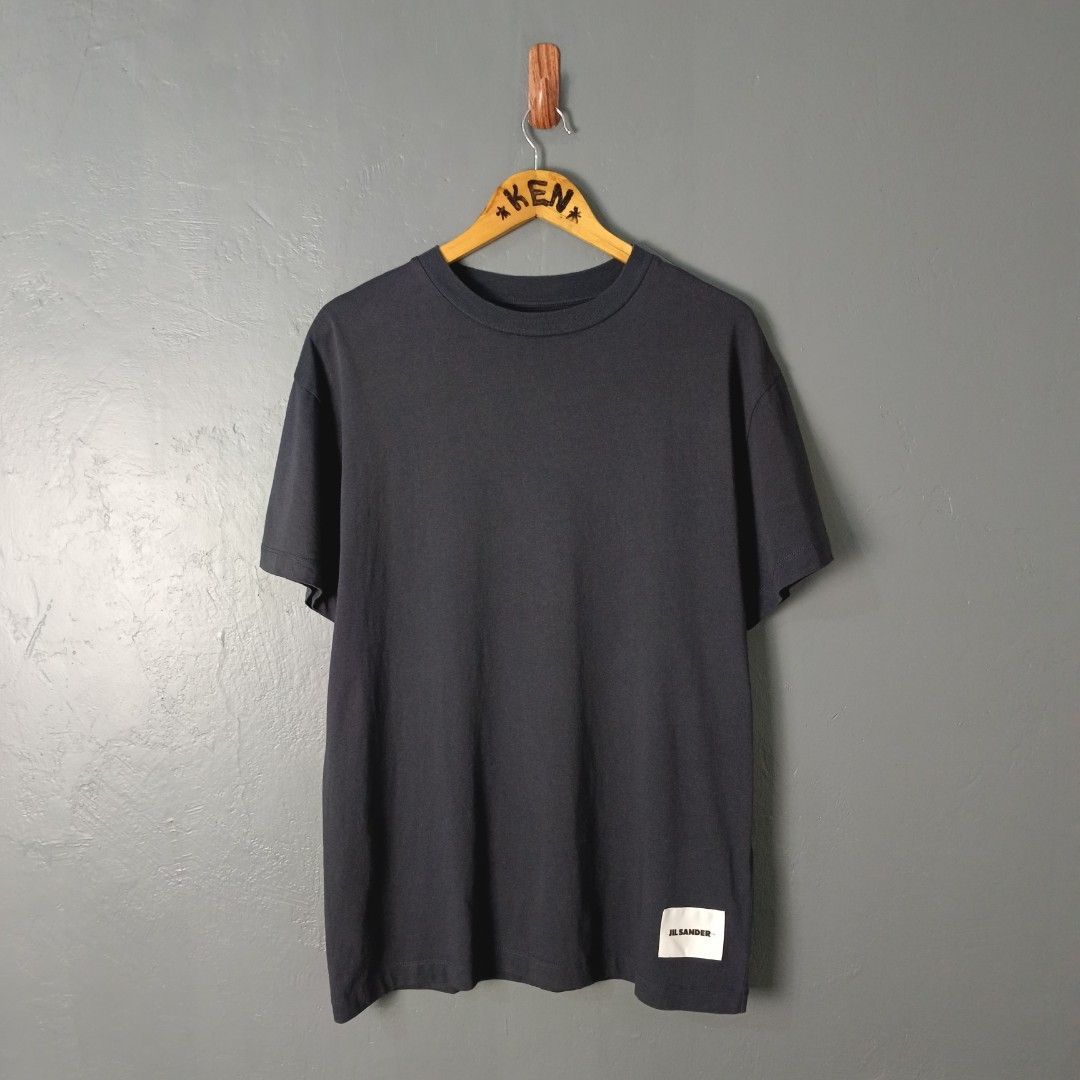 For Men - Jil Sander - Logo Patch (Category: Tshirts & Polo Shirts ) located in Bacolod City. Submitted by drop.ph (Listing ID 1466685612, Image 1). Description: Jil Sander - Logo Patch Tee Authentic *Size L - 21x28.5 *Excellent *No Flaws *Price: 1,000php *Add SF if outside Bacolod City.