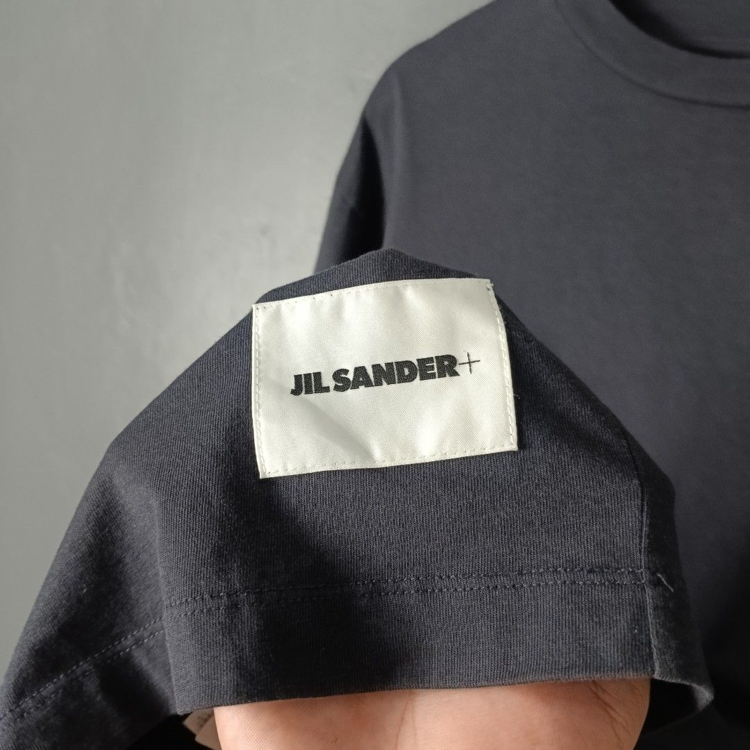 For Men - Jil Sander - Logo Patch (Category: Tshirts & Polo Shirts ) located in Bacolod City. Submitted by drop.ph (Listing ID 1466685612, Image 3). Description: Jil Sander - Logo Patch Tee Authentic *Size L - 21x28.5 *Excellent *No Flaws *Price: 1,000php *Add SF if outside Bacolod City.