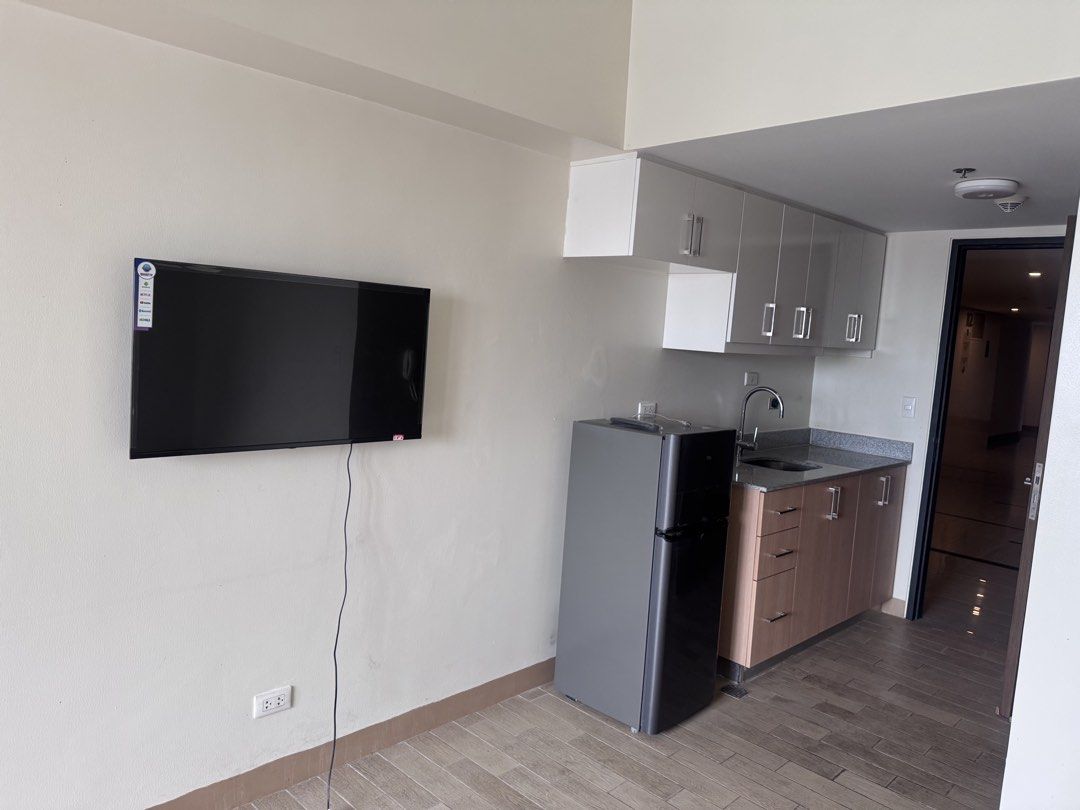 FOR RENT: Manhattan Plaza Tower 2 (Category: Apartments & Condos) located in Manila. Submitted by johncarlosoriaga (Listing ID 1466726321, Image 2). Description: FOR RENT: Manhattan Plaza Tower 2 General McArthur Avenue, Cubao, Quezon City, Metro Manila, Philippines Details: Studio unit, furnished 29.5 sqm 12th floor Rent Price: Php 18,000/ month inclusive of association dues PROPERTY CODE CB532026 ____________________________ John Carlo Soriaga 