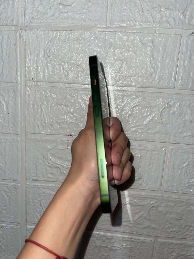 FOR SALE (Category: iPhone 13 Series) located in Manila. Submitted by potatowaves_ (Listing ID 1466593199, Image 3). Description: Unit and cases only. .